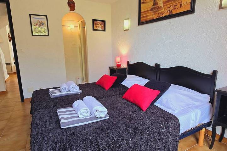 Villa pour 6 personnes, avec jardin dans Cala Rossa - 4