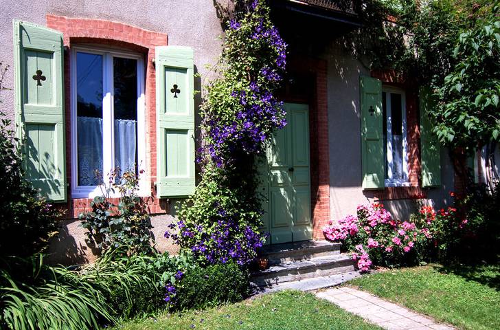 Gîte pour 6 personnes, avec jardin ainsi que terrasse et piscine