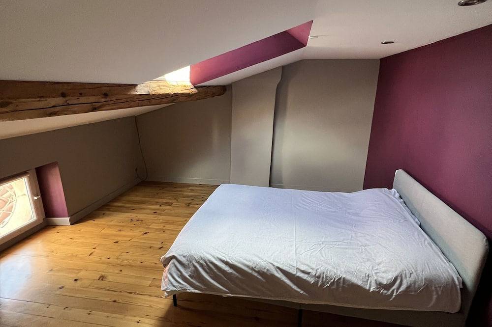 Top floor townhouse with hot tub in Mazamet, Región de Castres