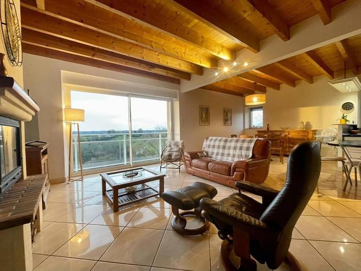 Location de vacances pour 5 personnes, avec terrasse et vue à Valzergues