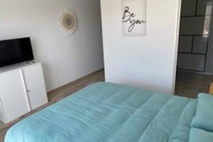 New house with heated swimming pool for 8 to 10 people, quiet area in Vaux-sur-Mer, Côte de Beauté
