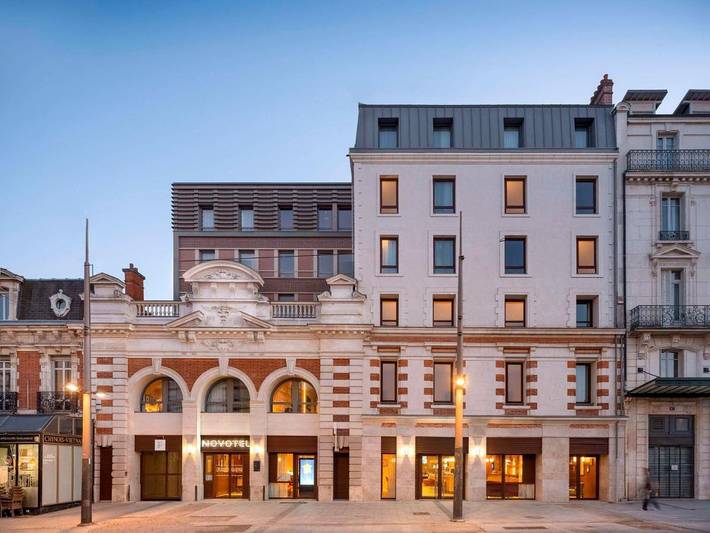Hôtel pour 2 personnes, avec sauna ainsi que terrasse et piscine, animaux acceptés