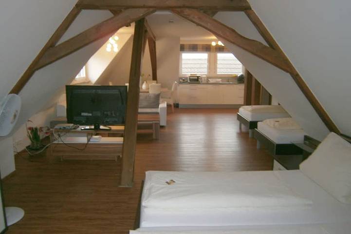 Ferienwohnung für 8 Personen, mit Terrasse, mit Haustier in Rheinhausen