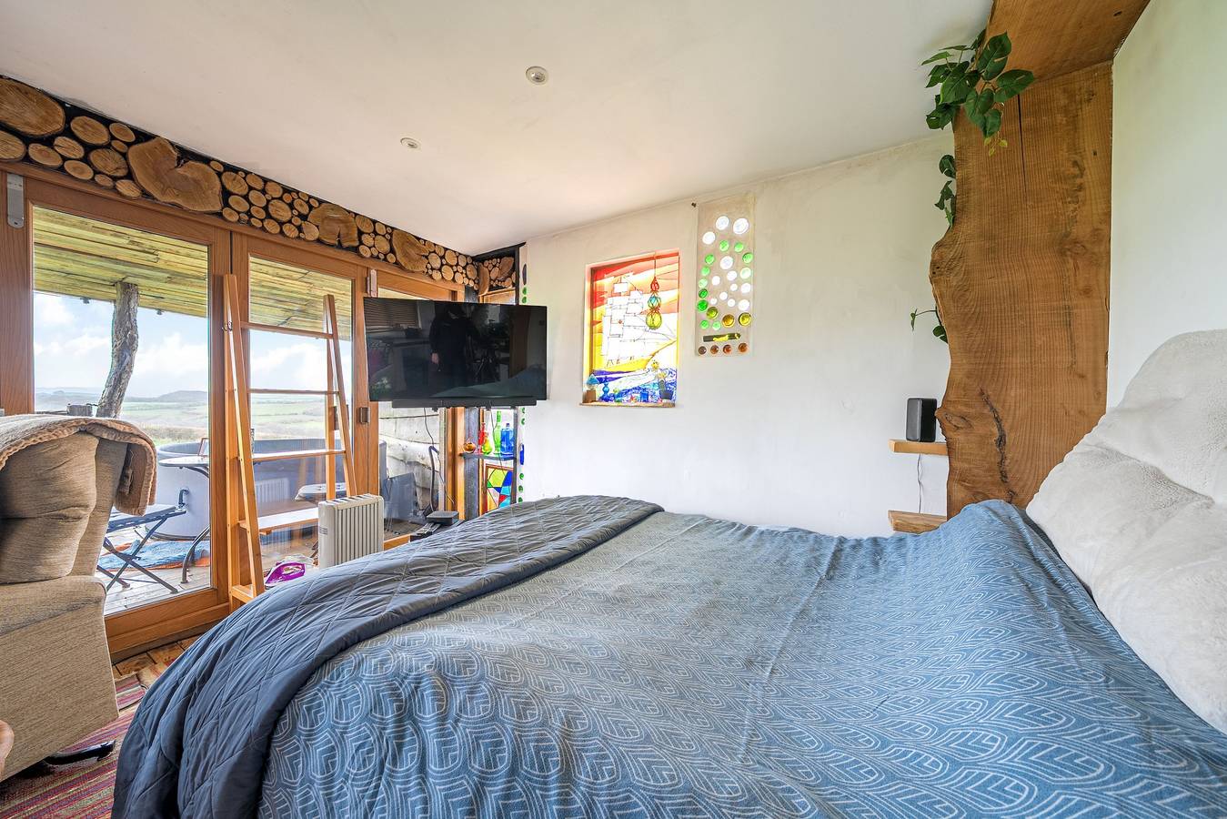 Estúdio inteiro, Cosy rustic cabin with hot tub and country views in Carmarthenshire