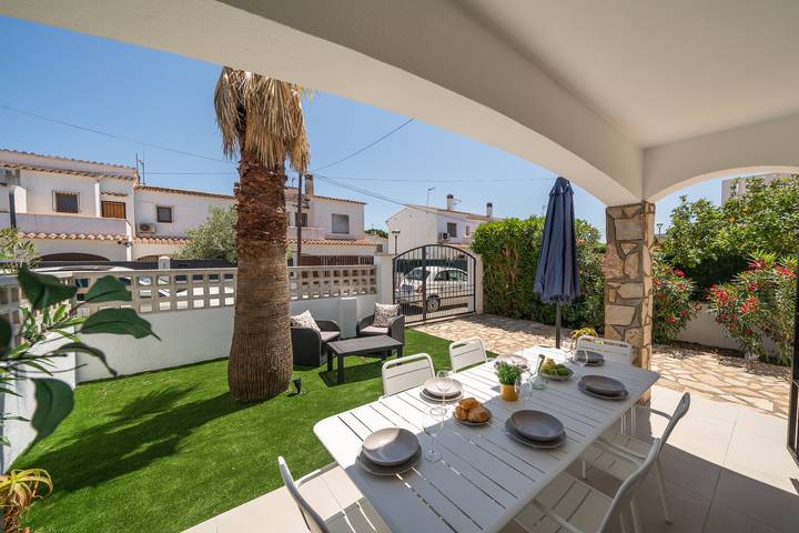 Chalet para 6 personas, con terraza y jardín, Se admiten mascotas en la Costa Brava - 3