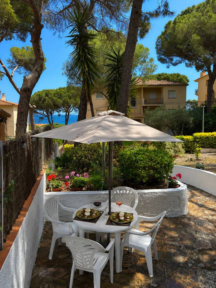 Bungalow für 3 Personen, mit Terrasse und Garten in Pals