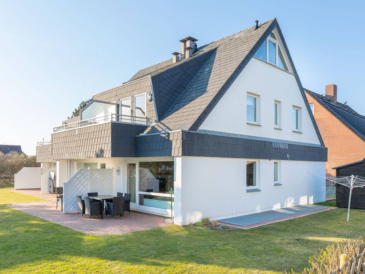 Ganze Ferienwohnung, Haus Sonnenschein Whg. G - Drei Raum Appartement im Obergeschoss und Dachgeschoss mit ca. 65m² Nutzfläche. in Wenningstedt, Sylt
