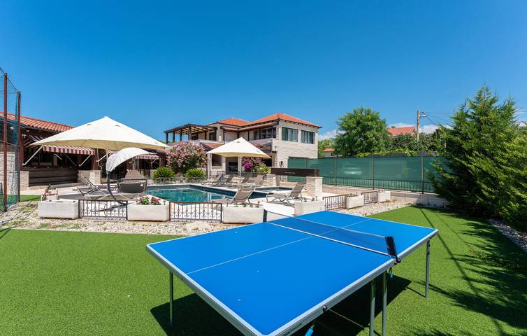 Villa pour 10 personnes, avec Balcon et Jacuzzi ainsi que Terrasse et Sauna dans Vir - 4