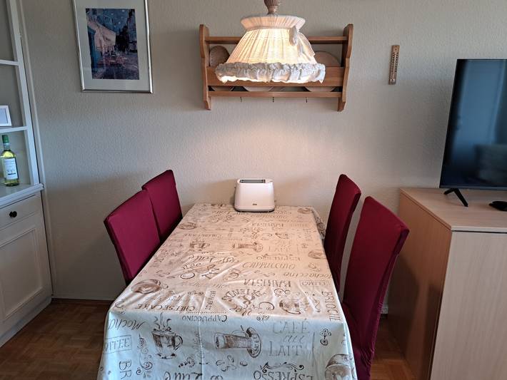 Ganze Wohnung, Apartment „mit Swimmingpool“, Bergblick, Balkon und WLAN in Mittelkärnten