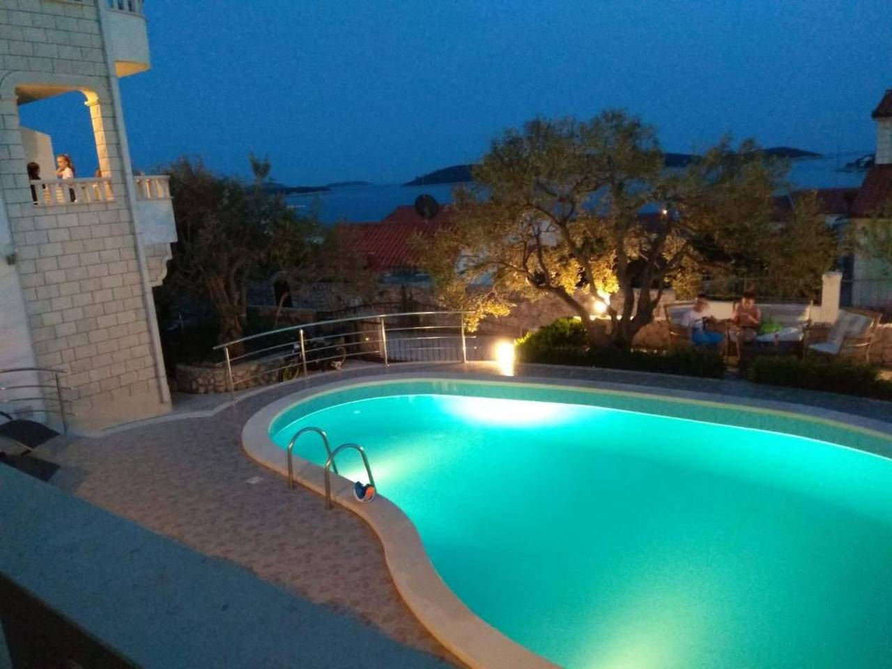 Cijeli apartman, Mit Blick auf das Wasser in Sevid, Splitsko-dalmatinska županija