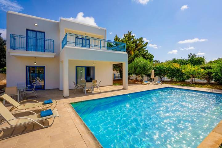 Villa for 7 people, with garden in Peyia