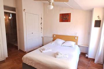 Gîte pour 2 personnes, avec terrasse et jardin à Saint-Paul-Trois-Châteaux