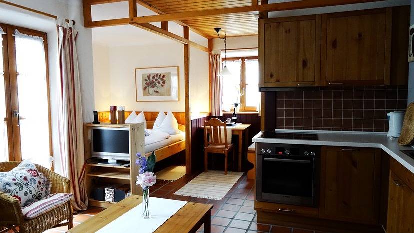 Ganze Ferienwohnung, Ferienwohnung Schmidmayer - Ferienwohnung, 28 qm Halbgeschoss, kombinierter Wohn- und Schlafraum in Antwort, Bad Endorf