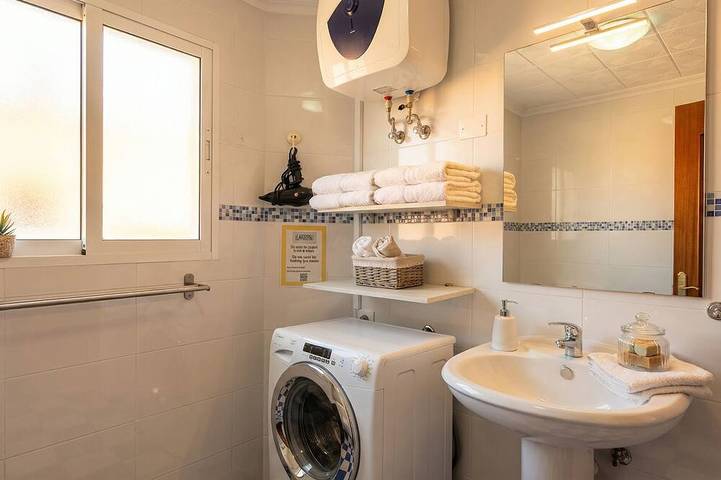 Apartamento entero, Vecindario · Apartamento completo, 2 dormitorios, despacho y wifi in Vecindario, Santa Lucía de Tirajana