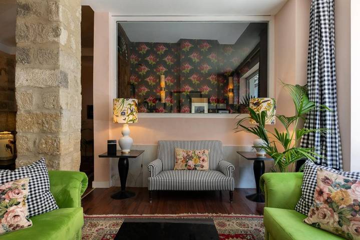 Hôtel pour 3 personnes, avec piscine ainsi que balcon et jardin