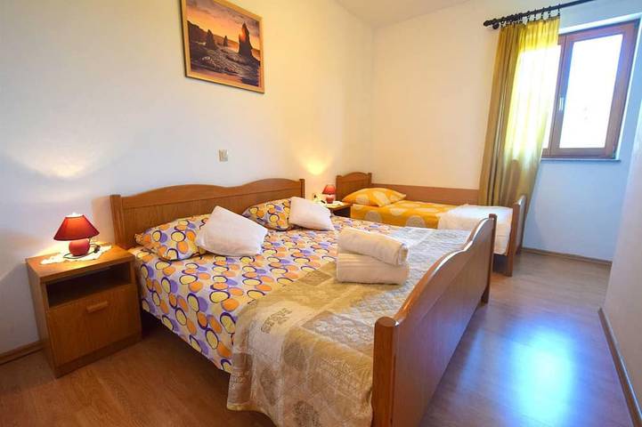 Ganze Wohnung, Ferienwohnung Anton D. 2 in Malinska-Dubašnica, Krk
