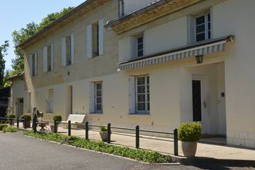 Gîte pour 8 personnes, avec jardin et terrasse à Vignonet