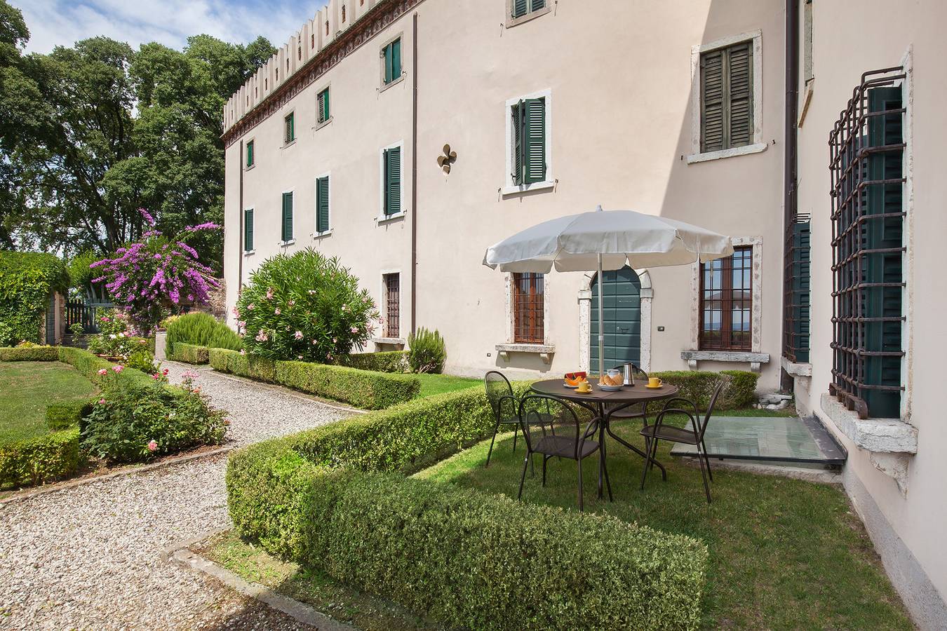 Appartement entier, Apartment Castellone with Pool in Lazise, Montagnes autour du lac de Garde