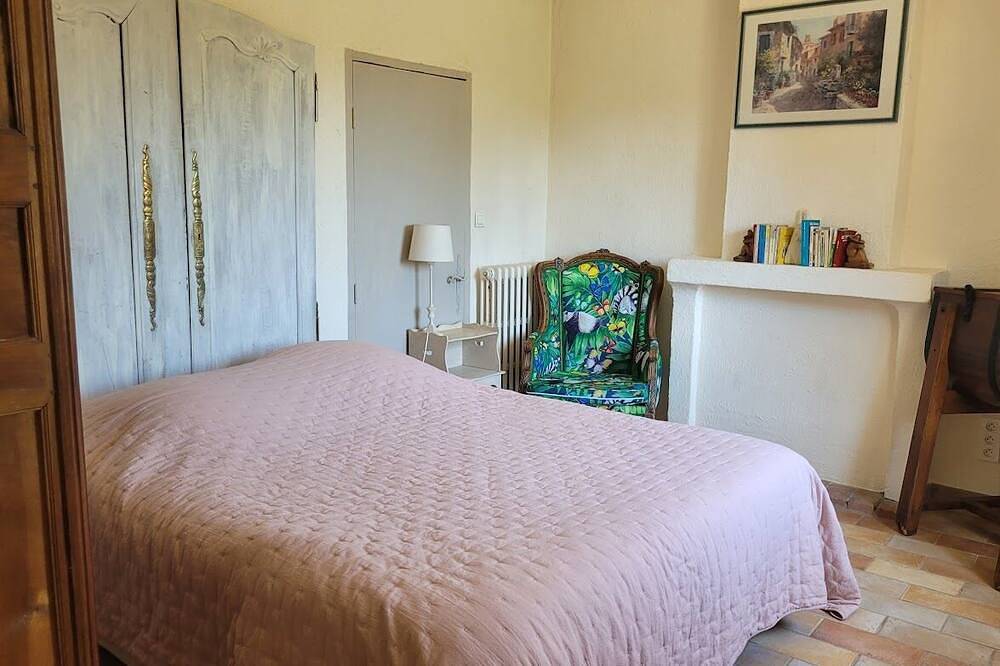 Meublé coquet au 1er étage d'une Maison de caractère in L'Isle-sur-la-Sorgue, Vaucluse