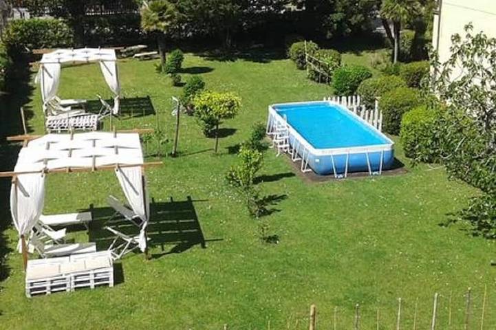 Casa vacanza per 6 persone, con piscina e balcone nonché giardino in Torre del Lago Puccini