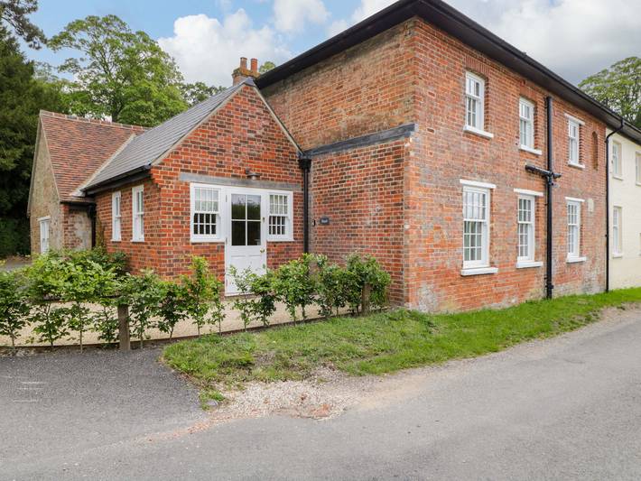 Cottage for 4 people, with pool and garden in Berkshire