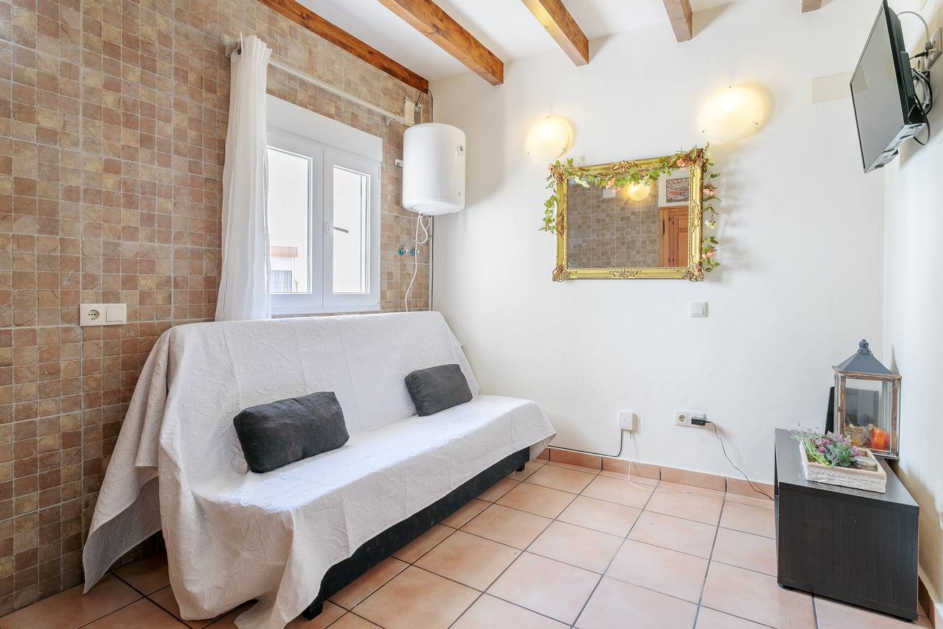 Ganze Wohnung, Ferienwohnung 'La Torre' mit Wi-Fi und Klimaanlage in El Barrio, Alicante