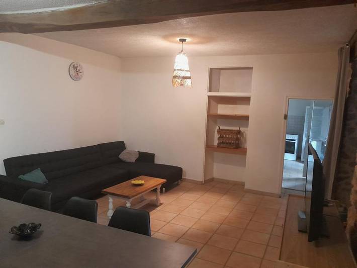 Location de vacances pour 12 personnes, avec piscine ainsi que vue et terrasse, animaux acceptés à Vinezac - 2