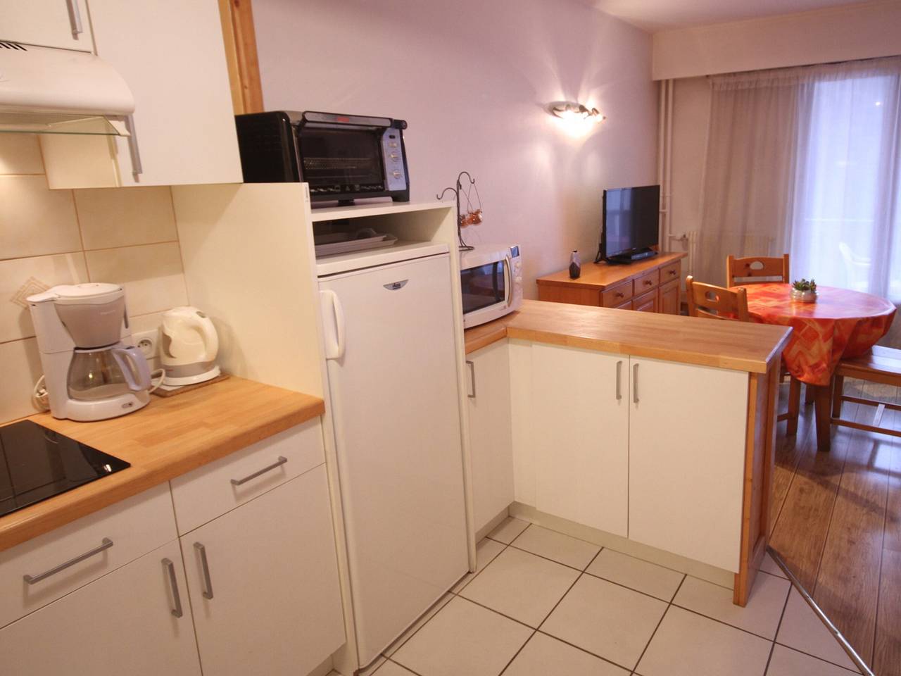 Entire studio, Cozy 2* Studio, Central Location, Balcon, Wi-Fi, Parking in Brides-les-Bains, Les Trois Vallées