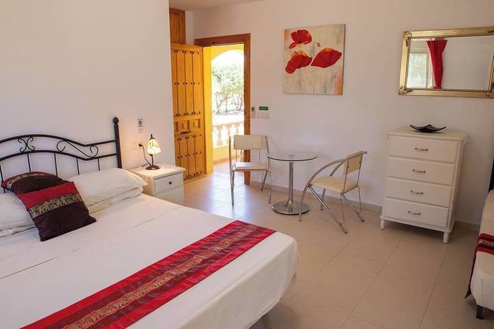 Villa con cancha de tenis privada y enormes jardines y vistas a la montaña. in Turre, Costa de Almería