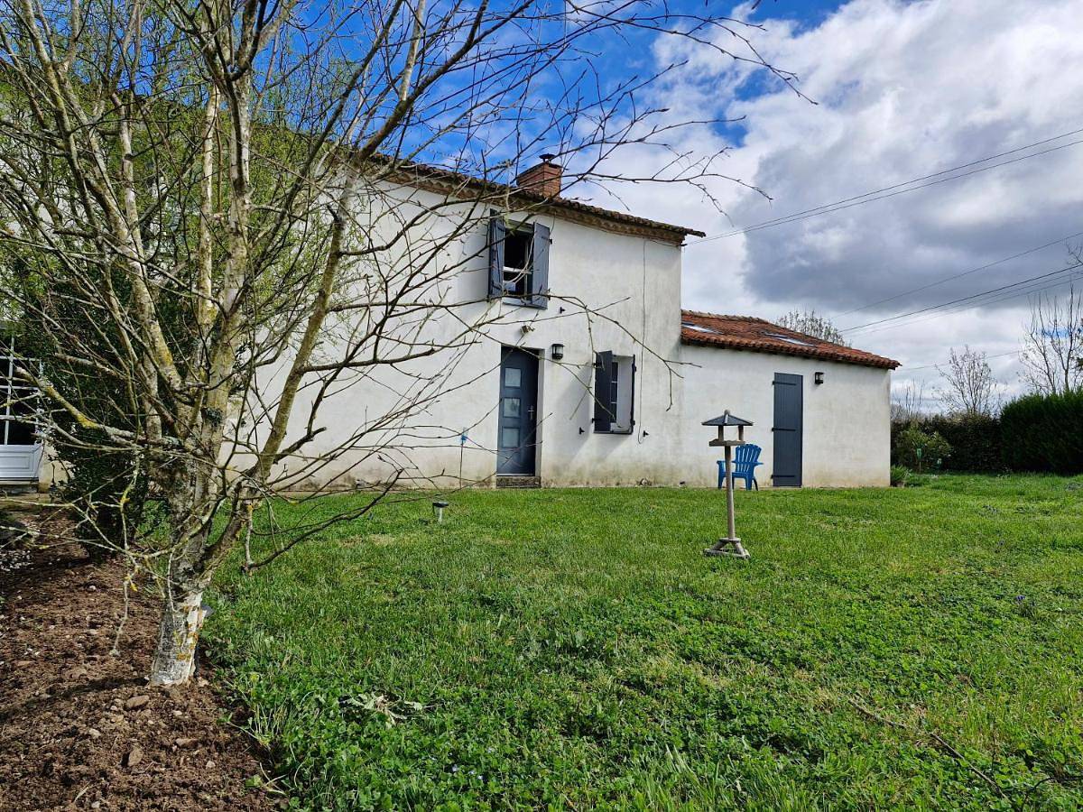 Two-Bedroom House in Chantonnay, Région de La Roche-sur-Yon