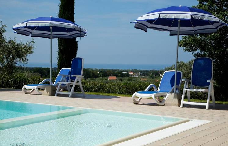 Location de vacances pour 4 personnes, avec jardin ainsi que piscine et vue à San Vincenzo - 2