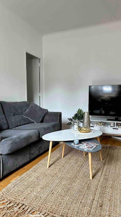 Appartement entier, One-Bedroom Apartment in Saint-Cloud, Hauts-de-Seine