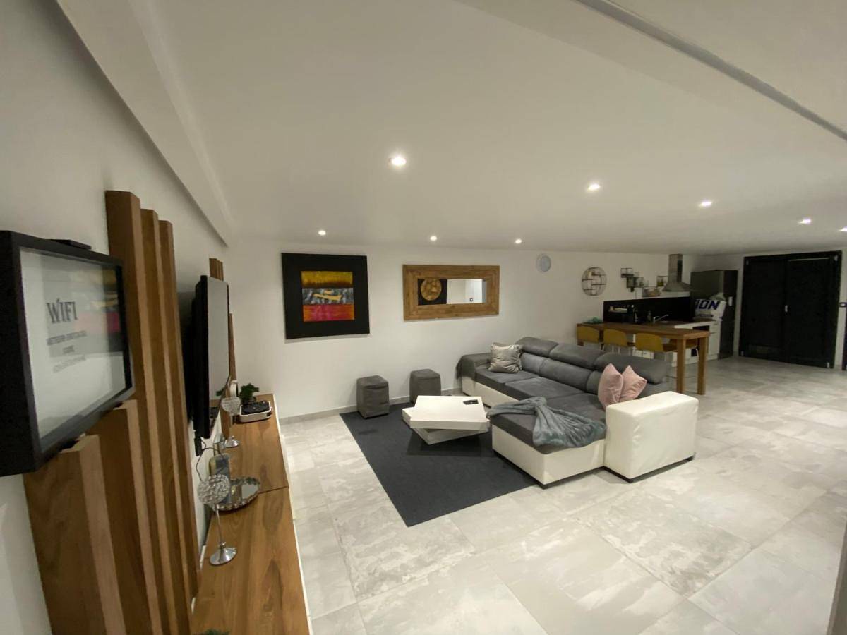 Appartement entier, Two-Bedroom Apartment in Feyzin, Lyon et ses environs