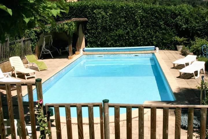 Villa voor 4 personen, met terras en zwembad in de Dordogne
