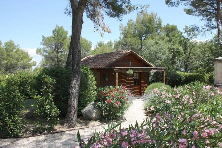 Chalet pour 4 personnes, avec Terrasse et Jardin ainsi que Piscine et Vue