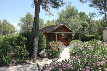 Maison de campagne pour 4 personnes, avec piscine ainsi que vue et jardin à Le Puy-Sainte-Réparade