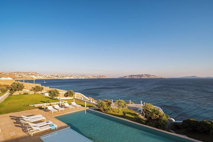 Villa for 14 people, with garden in Agios Stefanos