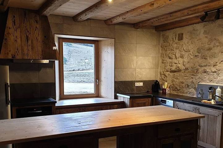 Location de vacances pour 21 personnes, avec jardin à Rochejean