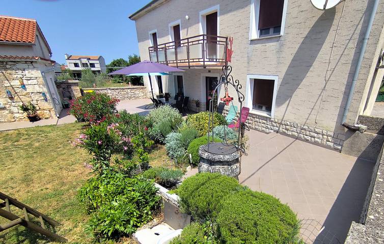 Charmante 2-Zimmer-Wohnung mit Terrasse in Krnica, in der Nähe des Restaurants DA ROCCO in Krnica, Marčana