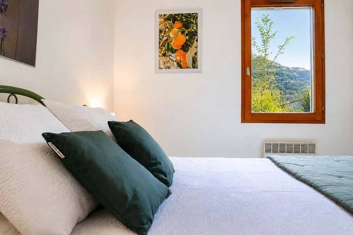 Location de vacances pour 6 personnes, avec terrasse ainsi que piscine et jardin à La Roche-sur-le-Buis - 4