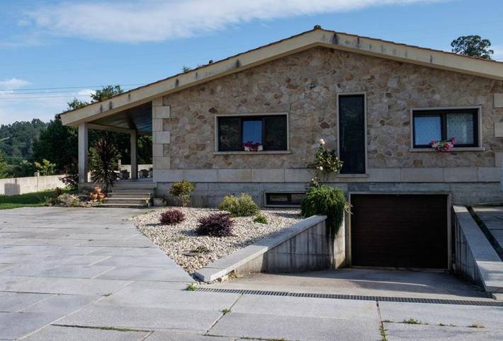 Chalet para 9 personas, con Terraza además de Jardín y Piscina en Comarca de Vigo - 2