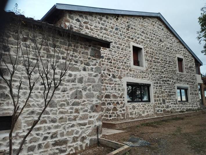 Gîte pour 2 personnes, avec jardin et jacuzzi à Lantignié - 2