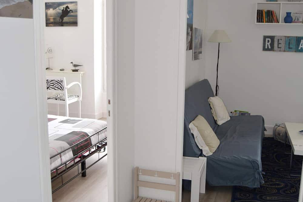 Appartement entier, Vue mer, F2 face à la plage de Morgat avec petit balcon in Morgat, Crozon