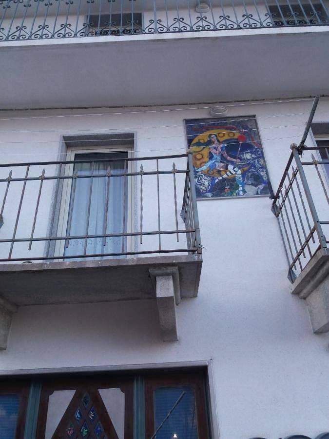 Gîte pour 2 personnes, avec terrasse et vue, animaux acceptés dans Brossasco