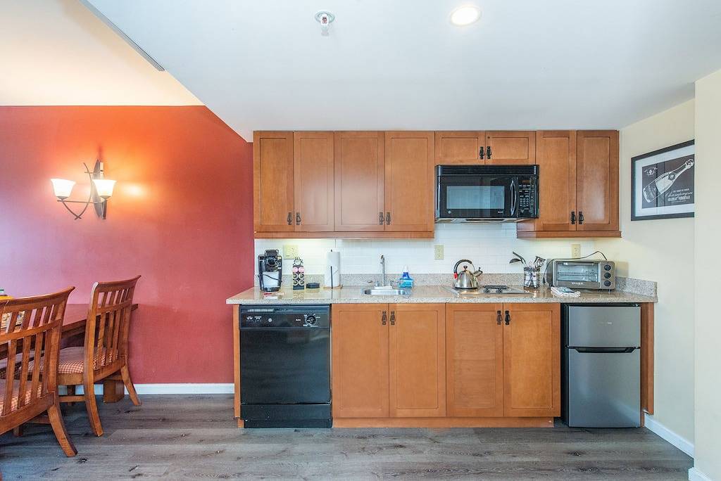 Ganze Wohnung, Sunsets at Mountain Creek. Balcony! Ski in/out, Pool, hot tub, wineries! in Mountain Creek