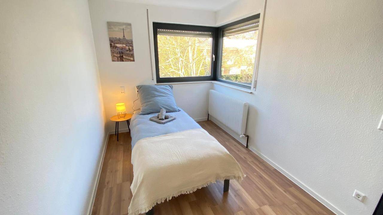 Appartement entier, K41 Business Haus mit Garten nahe Stuttgart Messe & A81 - 5 Schlafzimmer - 8 Einzelbetten - Ideal für Teams & Monteure in Ehningen, Landkreis Böblingen