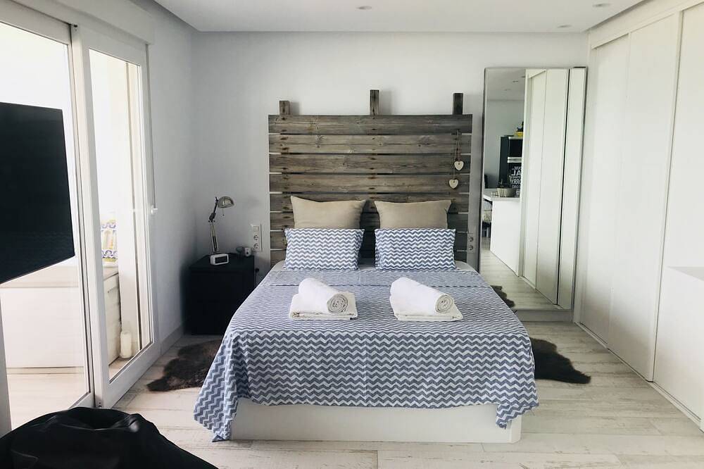 Entire apartment, Brand-new loft, right on the beach with a pool, in Matalascañas in Matalascañas, Almonte