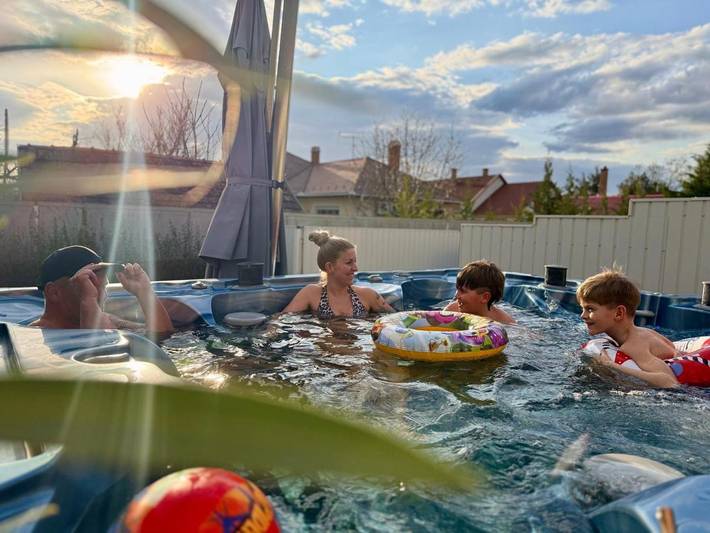 Ferienwohnung für 16 Personen, mit Sauna und Whirlpool sowie Garten - 1