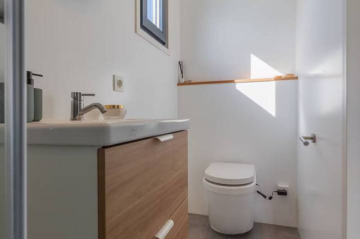 Surla-15 \"Levante\"- Experience ultimate luxury on the water! in Amsterdam Zuid, Nordholland