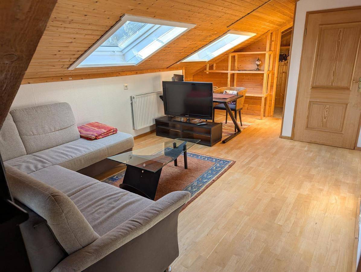 Ganze Wohnung, Eigene Etage im charmanten Holzhaus in Miesbach, Bayerische Alpen
